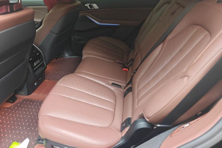 Used BMW X7 2020 xDrive40i Luxury Package with Leading Features Left Rear Seat