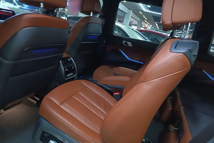 Used BMW X7 2020 xDrive40i Luxury M Sport Package Left Rear Seat