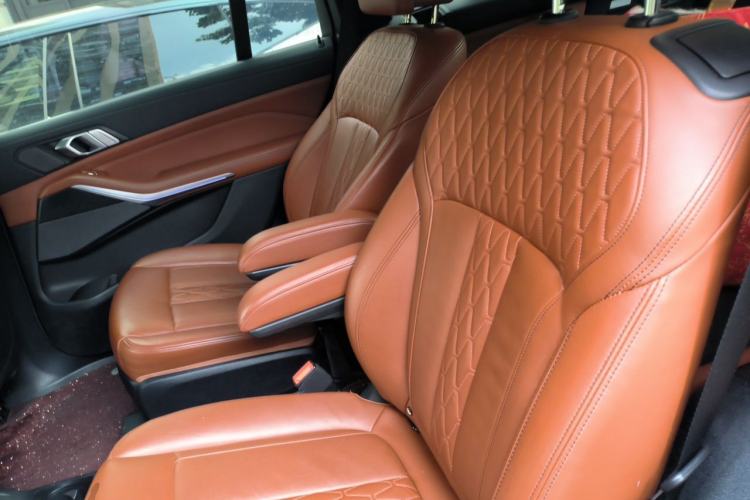 Used BMW X7 2020 xDrive40i Luxury M Sport Package Left Rear Seat
