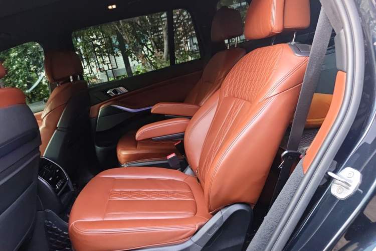 Used BMW X7 2020 xDrive40i Luxury M Sport Package Left Rear Seat