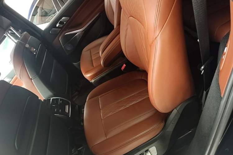 Used BMW X7 2020 xDrive40i Luxury M Sport Package Left Rear Seat