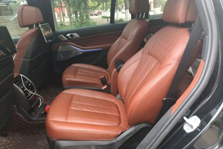 Used BMW X7 2020 xDrive40i Executive M Sport Package Left Rear Seat