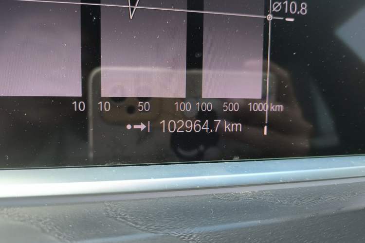 Used BMW X7 2020 xDrive40i Luxury M Sport Package Odometer Close Up