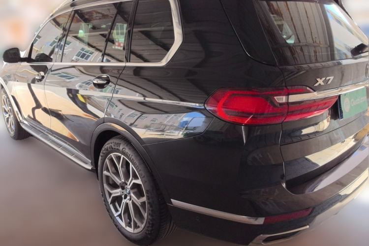 Used BMW X7 2020 xDrive40i Luxury Package with Leading Features Rear Left 45 Deg