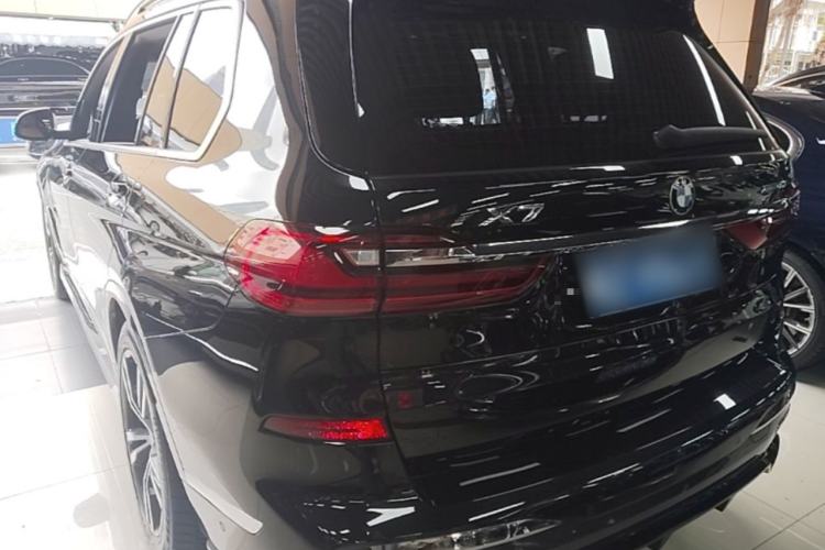 Used BMW X7 2020 xDrive40i Luxury M Sport Package Rear Left 45 Deg