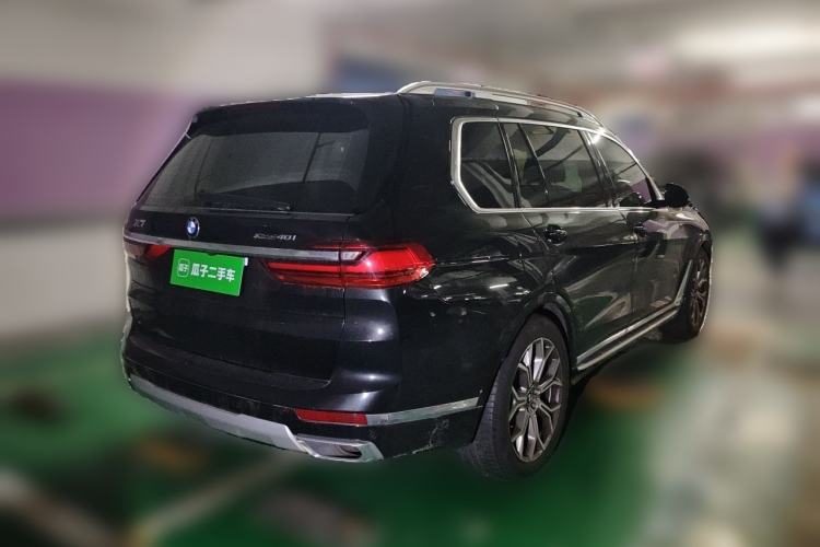 Used BMW X7 2020 xDrive40i Luxury Package with Premium Features Rear Right 45 Deg