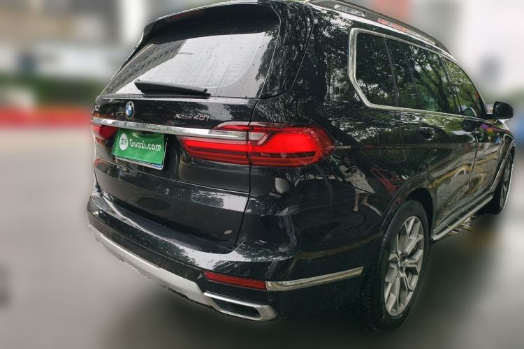 Used BMW X7 2020 xDrive40i Luxury Package with Leading Features Rear Right 45 Deg