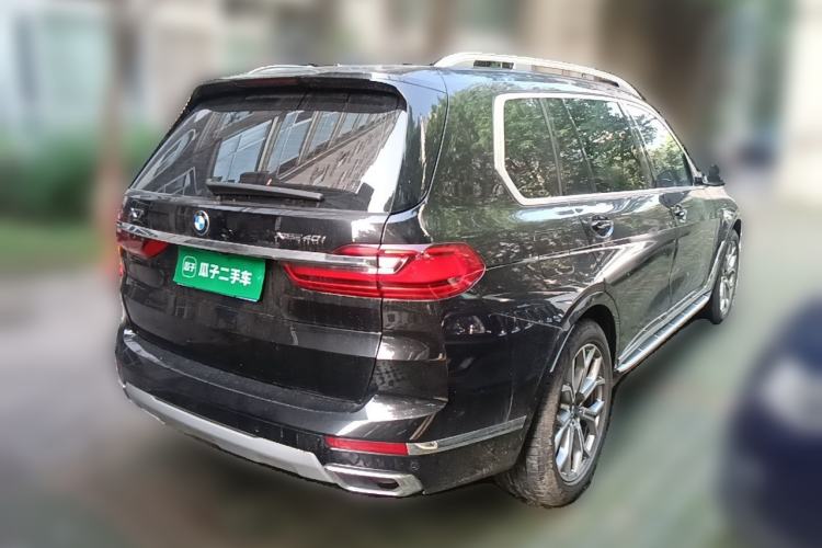 Used BMW X7 2020 xDrive40i Luxury Package with Premium Features Rear Right 45 Deg