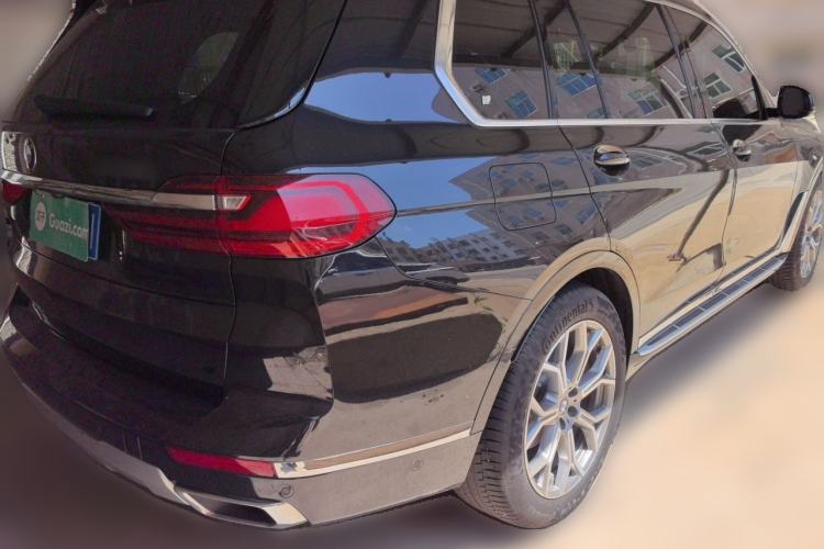Used BMW X7 2020 xDrive40i Luxury Package with Leading Features Rear Right 45 Deg