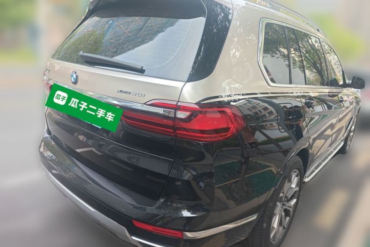 Used BMW X7 2020 xDrive40i Luxury Package with Leading Features Rear Right 45 Deg