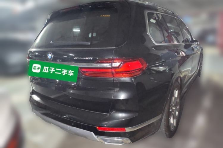 Used BMW X7 2020 xDrive40i Luxury Package with Premium Features Rear Right 45 Deg