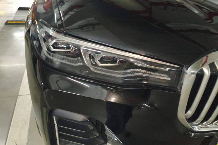 Used BMW X7 2020 xDrive40i Luxury Package with Leading Features Right Front Headlight
