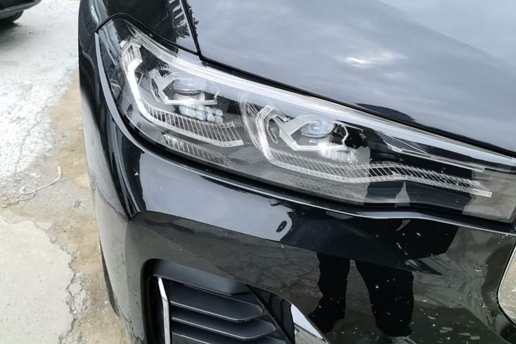 Used BMW X7 2020 xDrive40i Luxury Package with Leading Features Right Front Headlight