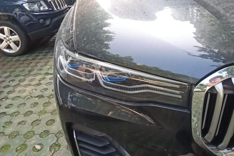 Used BMW X7 2020 xDrive40i Luxury Package with Premium Features Right Front Headlight