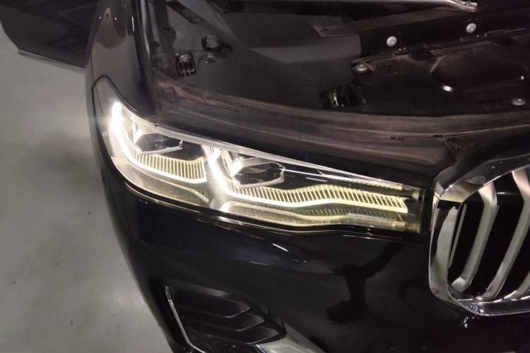 Used BMW X7 2020 xDrive40i Luxury Package with Leading Features Right Front Headlight
