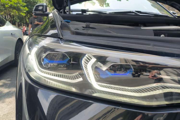 Used BMW X7 2020 xDrive40i Luxury M Sport Package Right Front Headlight