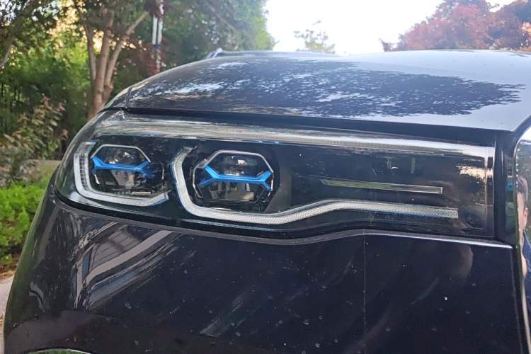Used BMW X7 2020 xDrive40i Luxury M Sport Package Right Front Headlight