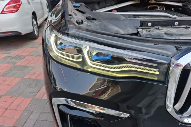 Used BMW X7 2020 xDrive40i Luxury M Sport Package Right Front Headlight