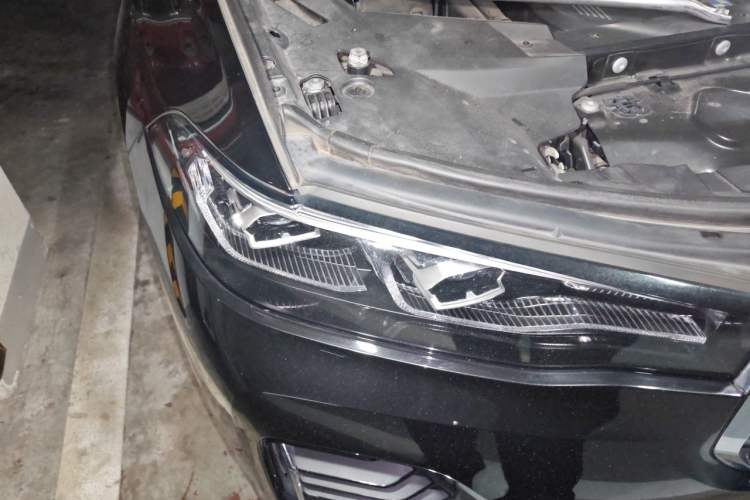 Used BMW X7 2020 xDrive40i Luxury Package with Premium Features Right Front Headlight