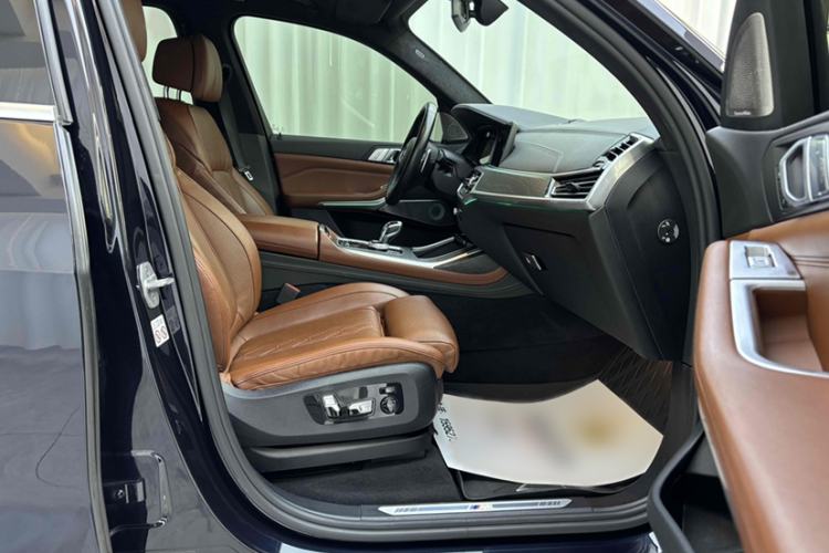 Used BMW X7 2020 xDrive40i Luxury M Sport Package Right Front Seat