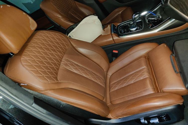 Used BMW X7 2020 xDrive40i Luxury M Sport Package Right Front Seat