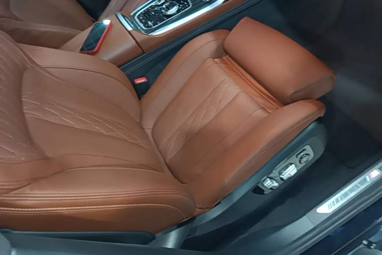 Used BMW X7 2020 xDrive40i Luxury M Sport Package Right Front Seat