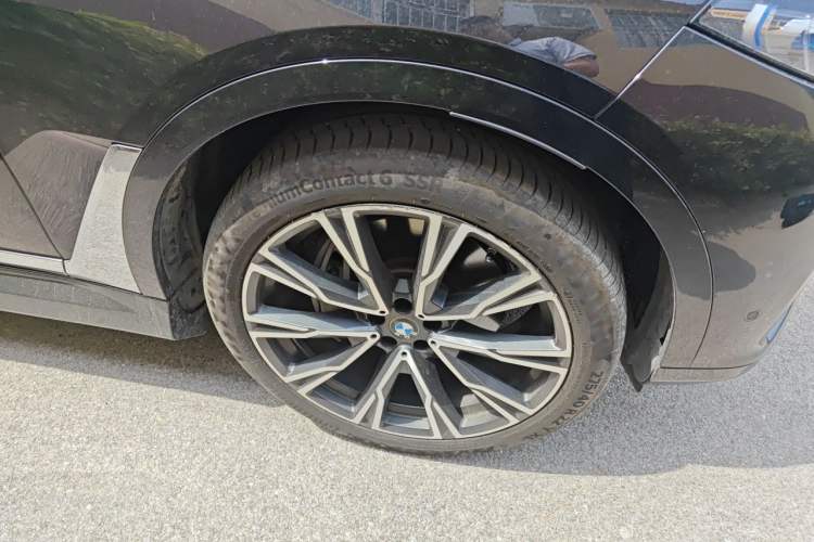 Used BMW X7 2020 xDrive40i Executive Luxury Package Right Front Wheel Hub