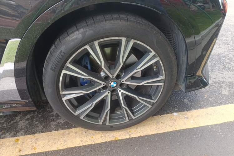Used BMW X7 2020 xDrive40i Executive M Sport Package Right Front Wheel Hub