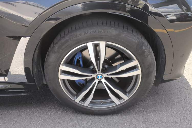 Used BMW X7 2020 xDrive40i Luxury M Sport Package Right Front Wheel Hub