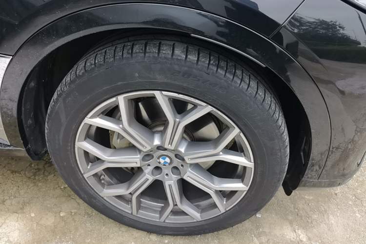 Used BMW X7 2020 xDrive40i Luxury Package with Leading Features Right Front Wheel Hub