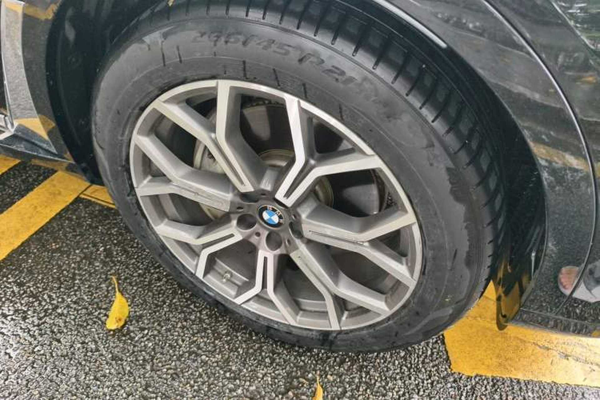 Used BMW X7 2020 xDrive40i Luxury Package with Leading Features Right Front Wheel Hub