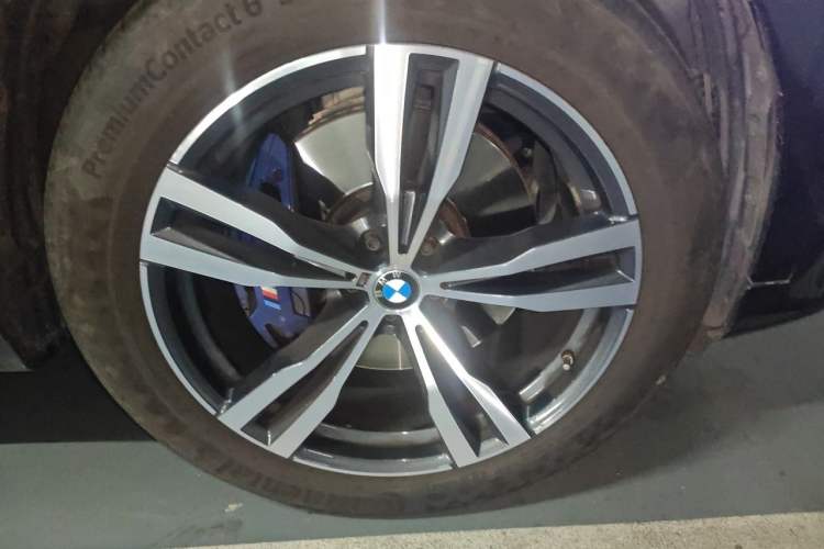 Used BMW X7 2020 xDrive40i Luxury M Sport Package Right Front Wheel Hub