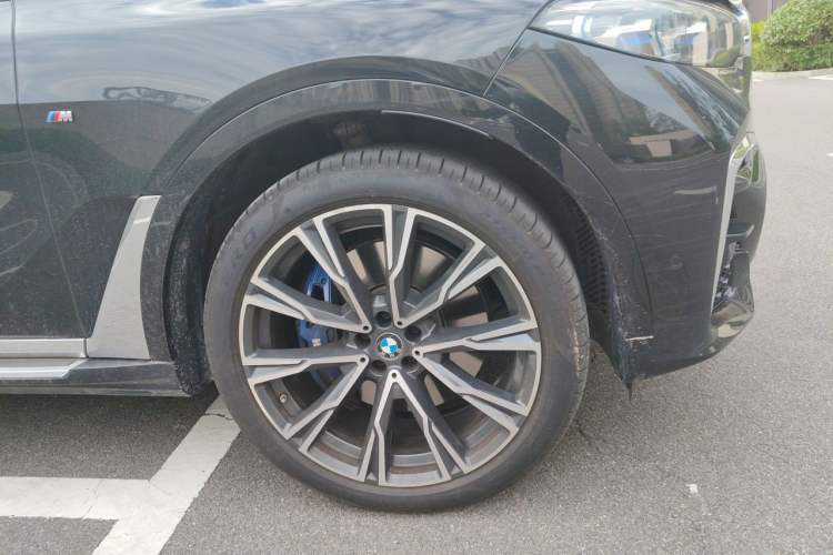 Used BMW X7 2020 xDrive40i Executive Luxury Package Right Front Wheel Hub
