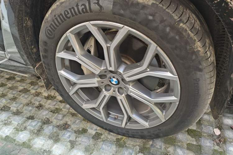 Used BMW X7 2020 xDrive40i Luxury Package with Leading Features Right Front Wheel Hub