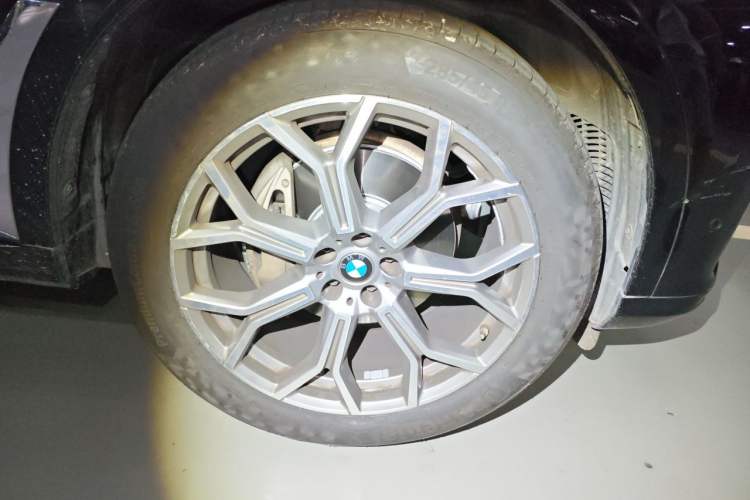 Used BMW X7  Right Front Wheel Hub