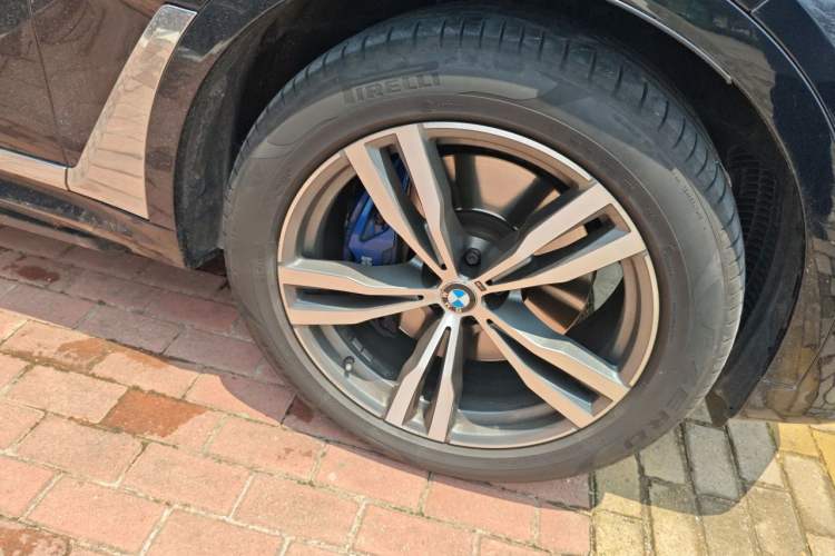 Used BMW X7 2020 xDrive40i Luxury M Sport Package Right Front Wheel Hub