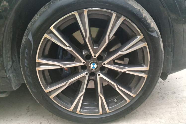 Used BMW X7 2020 xDrive40i Executive M Sport Package Right Front Wheel Hub