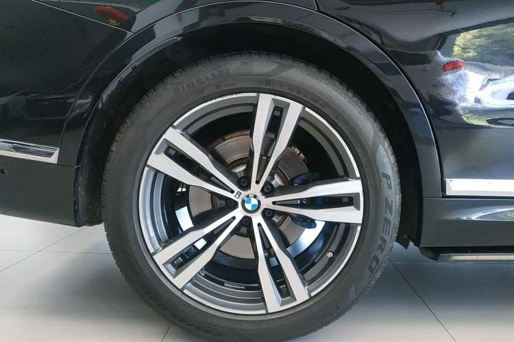 Used BMW X7 2020 xDrive40i Luxury M Sport Package Right Rear Wheel Hub