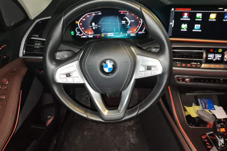 Used BMW X7 2020 xDrive40i Luxury Package with Leading Features Steering Wheel