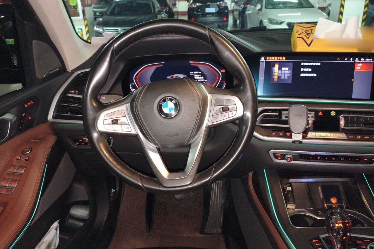 Used BMW X7 2020 xDrive40i Luxury Package with Leading Features Steering Wheel