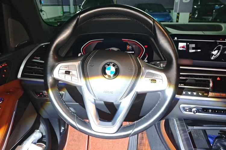 Used BMW X7 2020 xDrive40i Luxury Package with Premium Features Steering Wheel