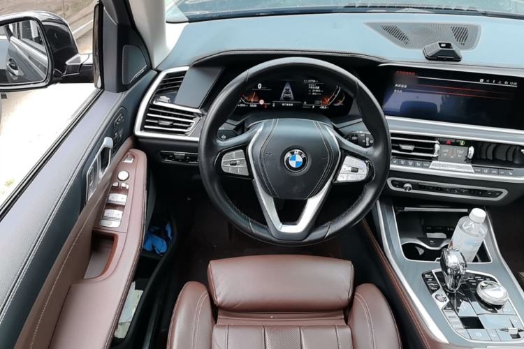 Used BMW X7 2020 xDrive40i Luxury Package with Leading Features Steering Wheel
