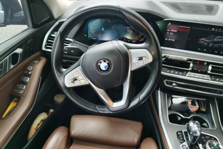Used BMW X7 2020 xDrive40i Luxury Package with Leading Features Steering Wheel