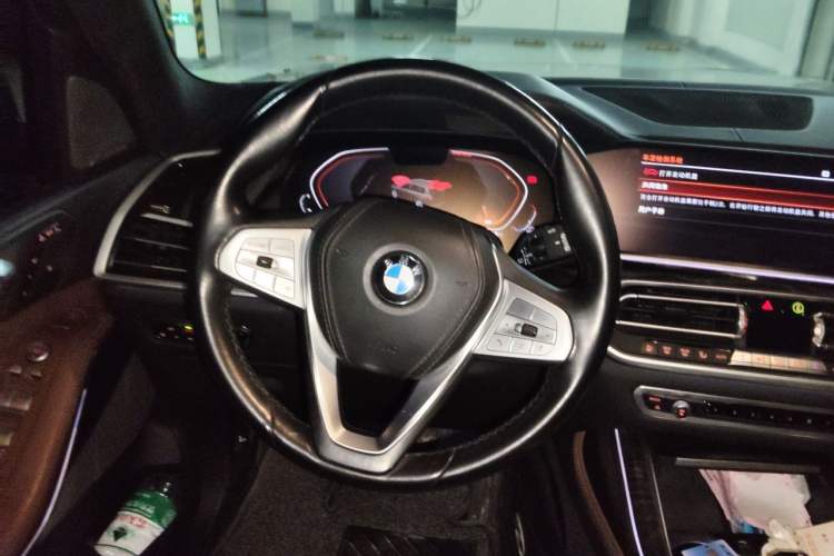 Used BMW X7 2020 xDrive40i Luxury Package with Leading Features Steering Wheel