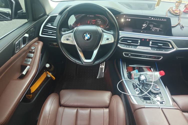 Used BMW X7 2020 xDrive40i Luxury Package with Leading Features Steering Wheel
