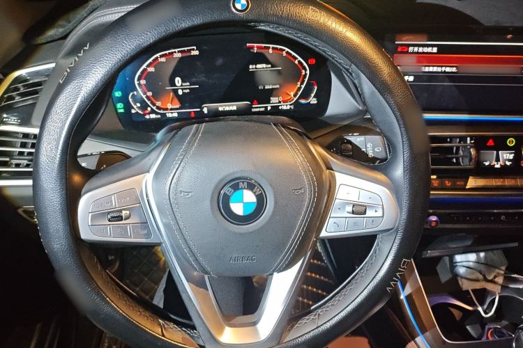 Used BMW X7 2020 xDrive40i Luxury Package with Leading Features Steering Wheel