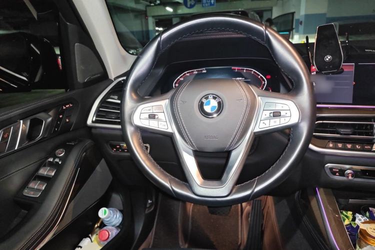 Used BMW X7 2020 xDrive40i Luxury Package with Premium Features Steering Wheel