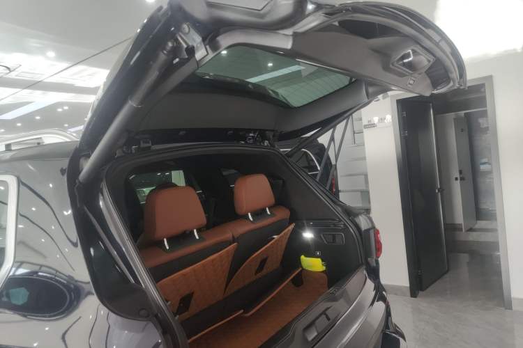 Used BMW X7 2020 xDrive40i Luxury M Sport Package Trunk