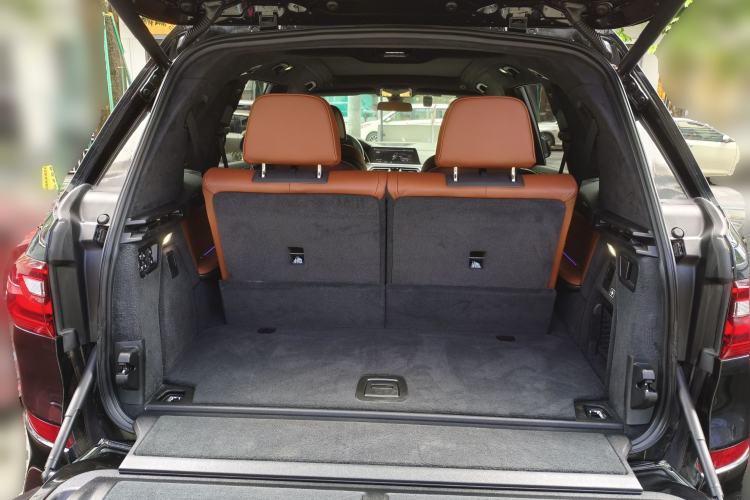 Used BMW X7 2020 xDrive40i Luxury Package with Premium Features Trunk