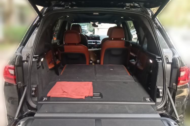 Used BMW X7 2020 xDrive40i Luxury Package with Premium Features Trunk